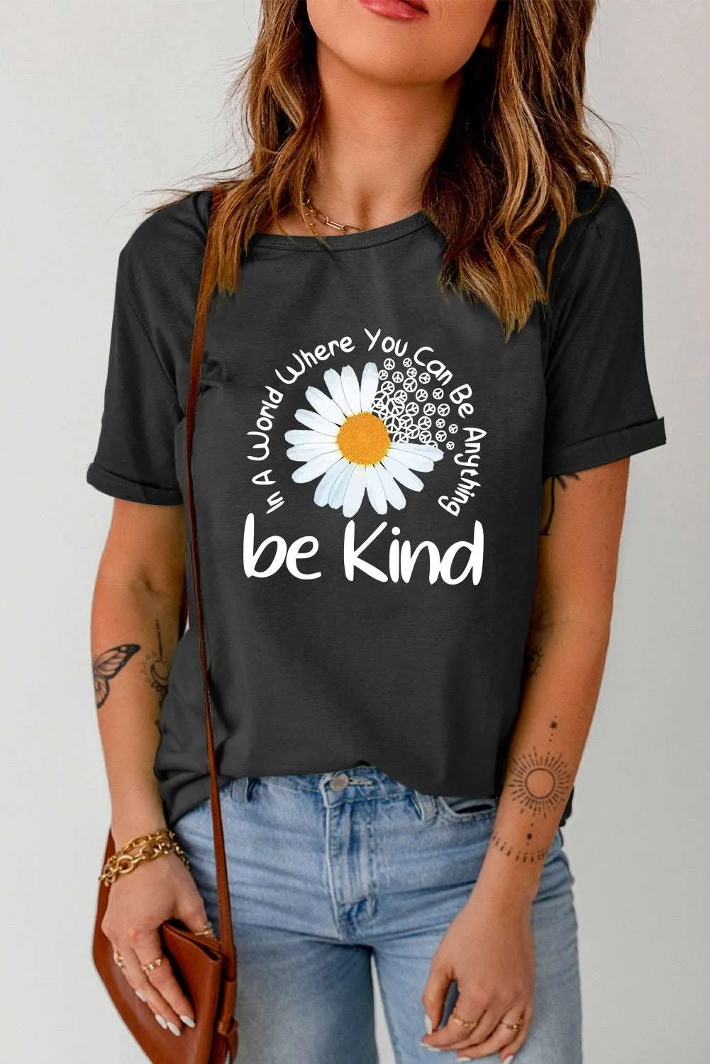 🌼 Be Kind Daisy Slogan Graphic Crewneck Tee – Cute, Comfy, and Kind AF