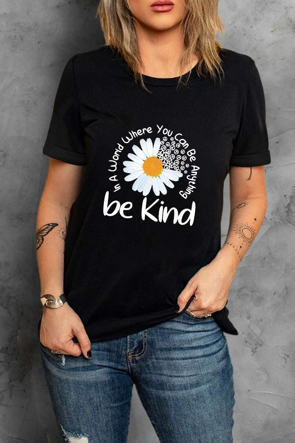 🌼 Be Kind Daisy Slogan Graphic Crewneck Tee – Cute, Comfy, and Kind AF