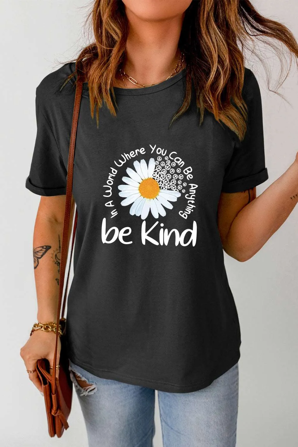 🌼 Be Kind Daisy Slogan Graphic Crewneck Tee – Cute, Comfy, and Kind AF