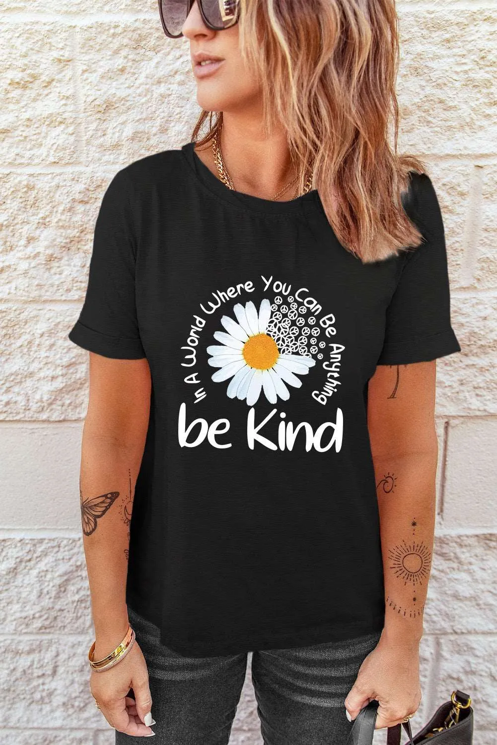 🌼 Be Kind Daisy Slogan Graphic Crewneck Tee – Cute, Comfy, and Kind AF