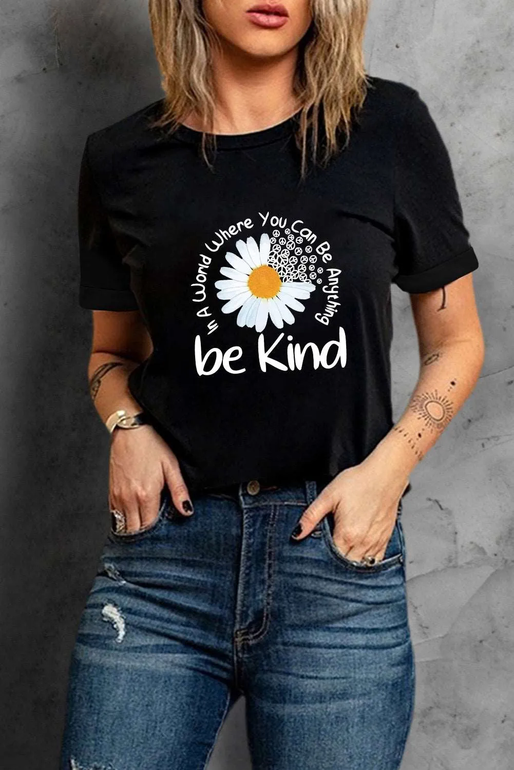 🌼 Be Kind Daisy Slogan Graphic Crewneck Tee – Cute, Comfy, and Kind AF