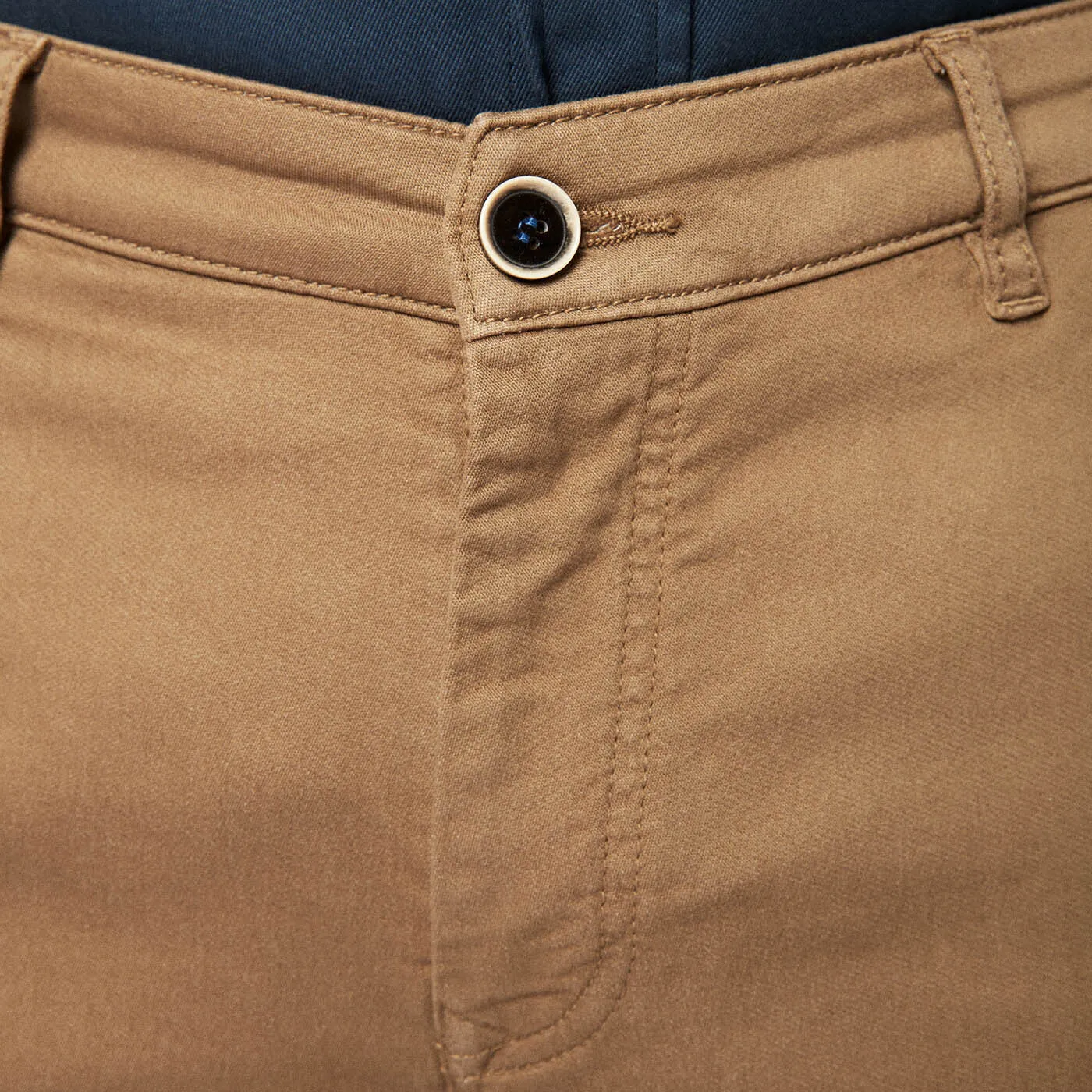 Chino 706 avec détail poche camel