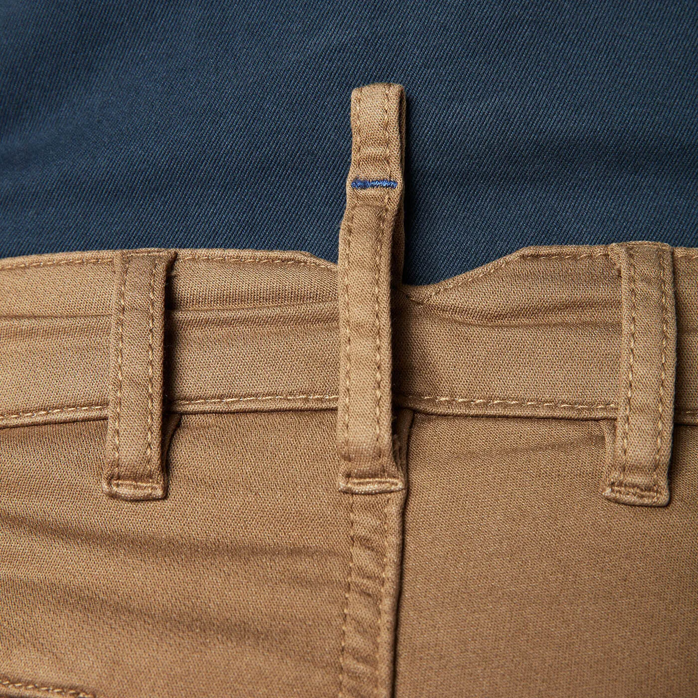 Chino 706 avec détail poche camel