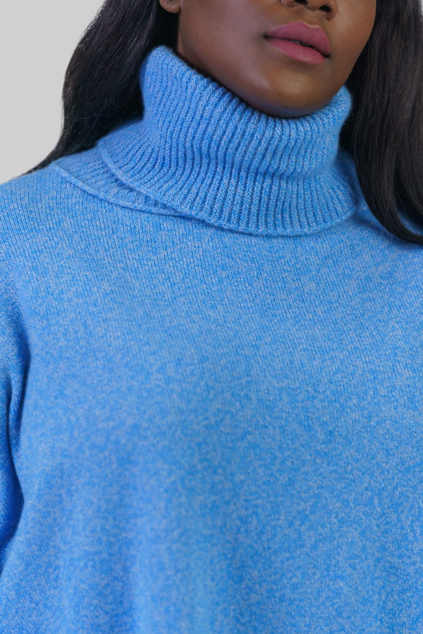 CLARA LOOSE FITTING TURTLENECK SWEATER IN WOOL AND CASHMERE