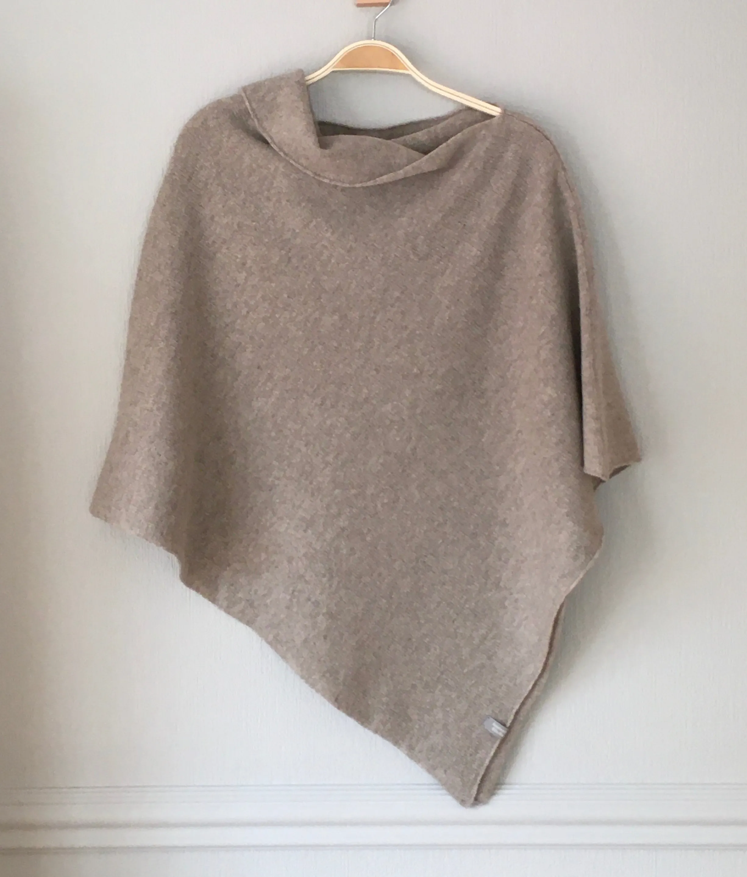 Poncho Soft Merino Lambswool Mushroom Brown