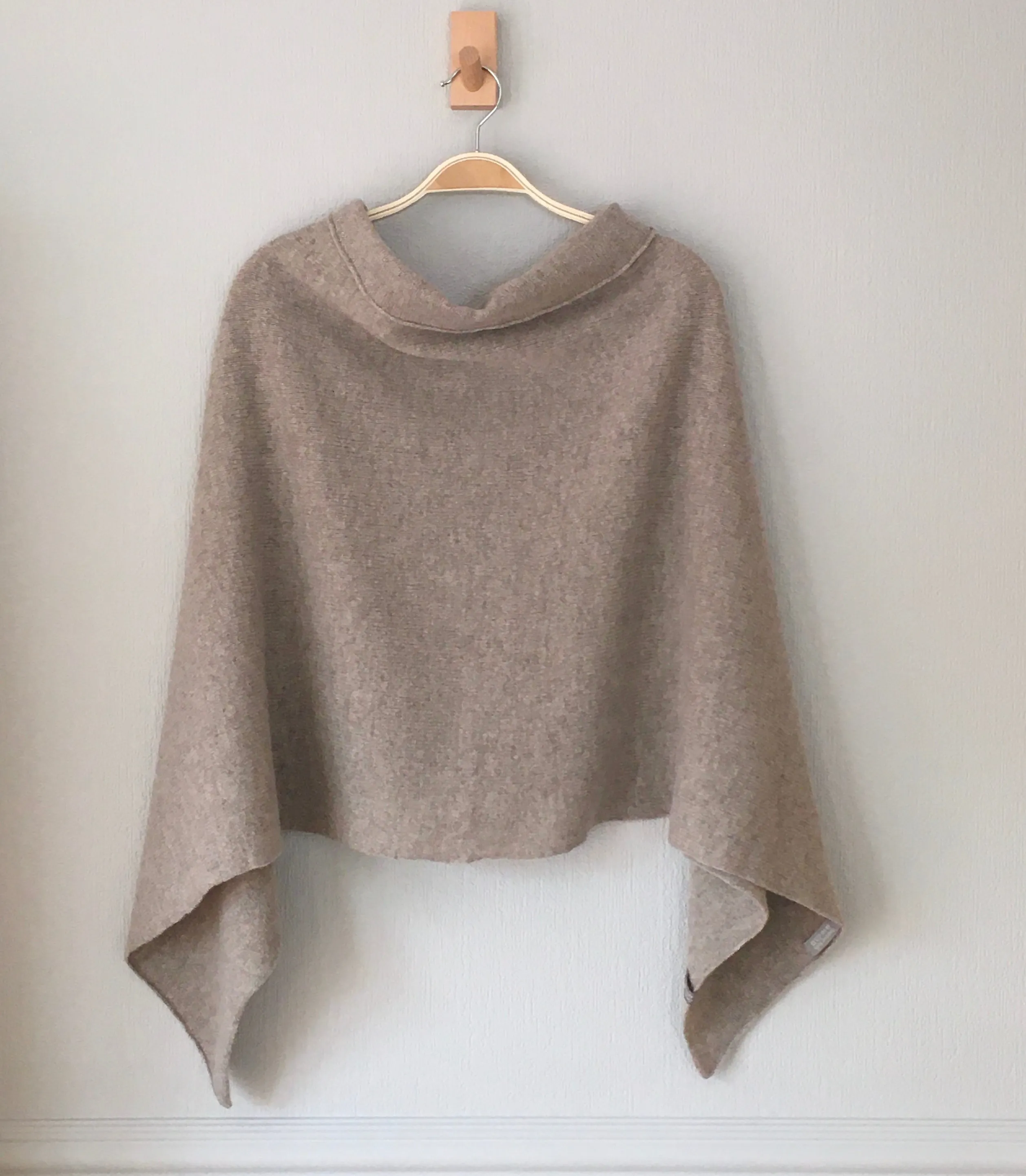 Poncho Soft Merino Lambswool Mushroom Brown