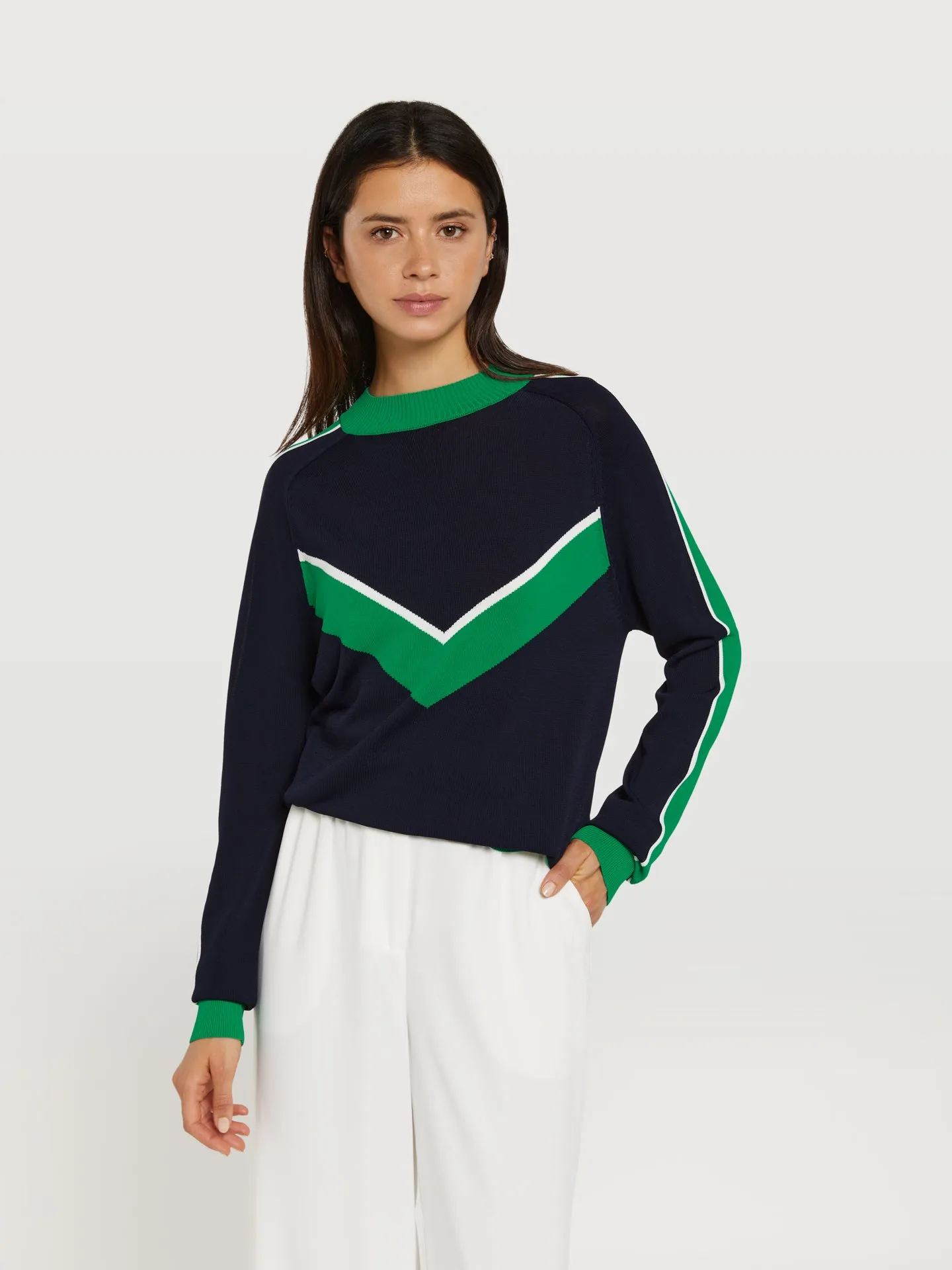 Ribbed turtleneck sweater with "v" graphic